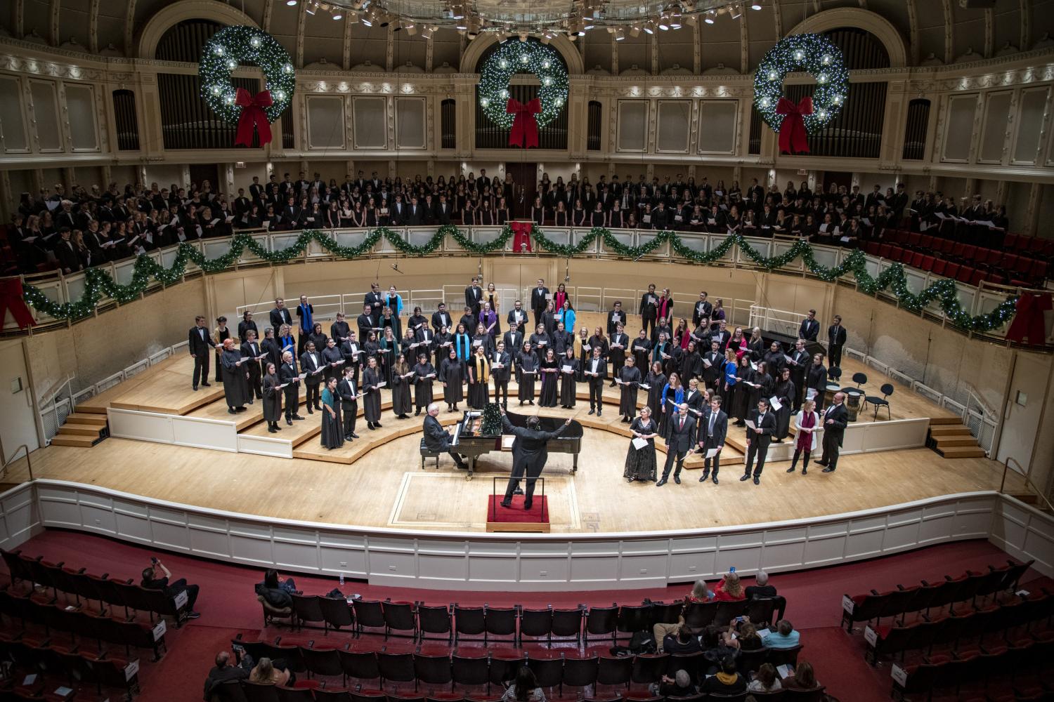 <a href='http://tau.ngskmc-eis.net'>bv伟德ios下载</a>合唱团在芝加哥交响音乐厅演出.